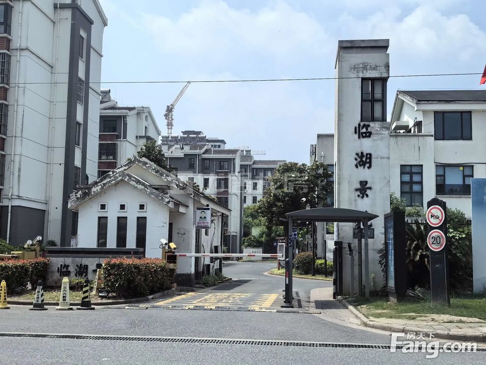 南北通透 毛坯 电梯房 临湖景苑 3室 诚心出售 价格可议