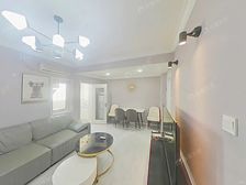 烫金地段,内环以内,电梯房高区,朝南两室一厅,视野一览无遗!