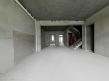 高铁站 香栀花园 叠加别墅带露台 带车位 满二年