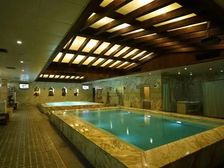 独栋物业.水疗spa会所装修.大型停车位.免顶手