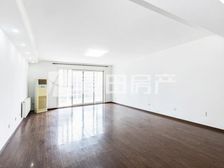 眼镜四居,层高2.9米,正中心,前后观景视野开阔。