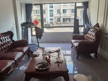 五一广场封闭小区 洋房二楼精装 拎包入住 实际面积130平