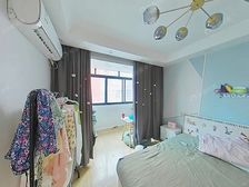 新更房源,二楼,朝南,精装修,出行方便,产权清晰,业主诚意