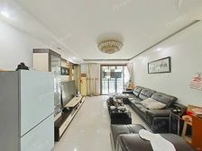 商品房品质,中间楼层大三房带两卫,业主自住,带固定车位