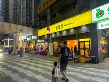 急售! 爱零食 万人社区底商 年租金13w 宽展示面