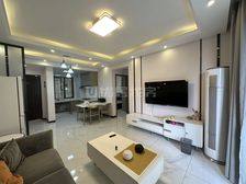 翠竹学校旁 电梯7楼 装修好 上学方便