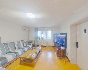 板楼2000年建成,农大家属院,满五年唯一,前后没有遮挡