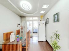 一号线 跃层带露台 户型方正 业主诚心出售