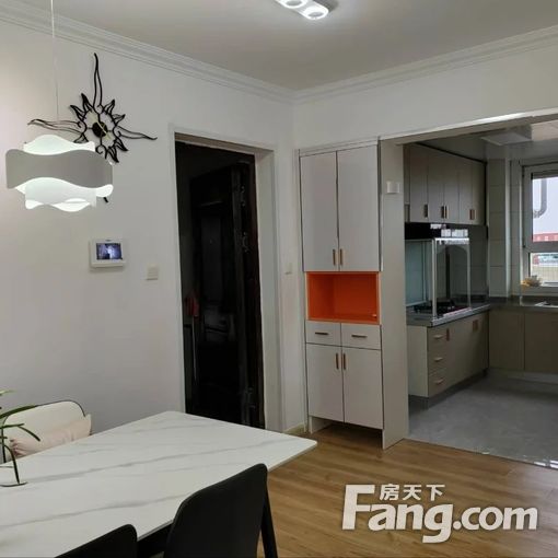 精装修,家具家电齐全,拎包入住。