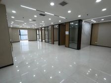 西美大厦 190平南向 带家具 北国商城地铁口 24空调