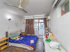 一梯两户 中间楼层 一改二两房 居住舒适