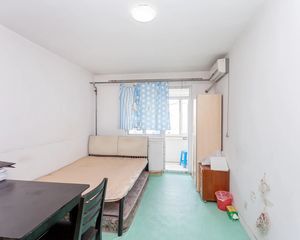 8号线南段地铁口低楼层1居