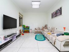 满五唯一,中间楼层,装修很不错,实心出售。