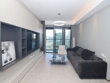 近地铁出行方便,一线湖景房晨光视野开阔,