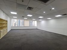 越秀 电梯口238方 有家具 独立空调 适合外贸物流等行业