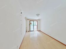 三房两厅,珍惜户型,房南厅南,带阳台,诚意出售,配套成熟。