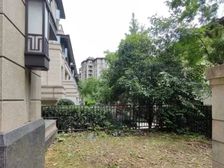 江北嘴,中海品质别墅,采光好,户型好,带50平米花园出行便利