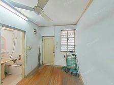 老客户房子、低楼层一房一厅、小区门口双轨环绕,交通便利。