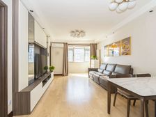 博洛尼装修 保持如初 次顶层 只有契税 只住了不到一年