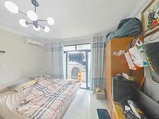 地贴300米,40平阁楼,采光通风NICE,单价低,南北通透