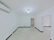 望京北,地铁口一千米,全明格局三居,满五年,手里30来万可买