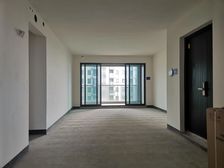 两江新区 龙湖昱湖壹号萃峯 四房 226万