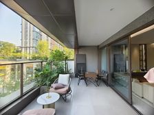 这是一套带院子的房子 在重庆 买龙湖舜山府 可直接拎包入住