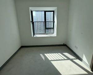中间好楼层 商品住宅 带电梯 次新小区 朝南 低密宜居