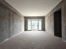 巴南区 轻轨站旁 四房 单价只要5000多