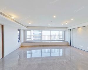 东边套,全明4房3卫,高层视野景观棒,配置双车位!