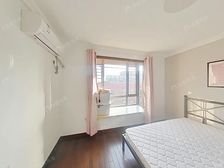 前滩旁 06年品质小区 总高五楼复六楼使用面积140左右