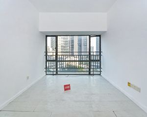 露台大两房,业主急售,精装修,价格好说