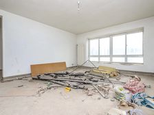 双阳台双飘窗三开间朝南光线好