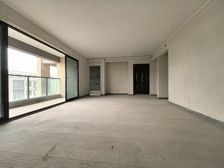 刘家坪轻轨站旁,龙湖康田麓宸四期,南北通透,横厅大四房