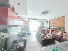 其实是四房,南北通。随时看房