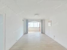 8.19号线200米,有钥匙看房随时方便,诚意出售。