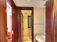 诚心出售长岛好楼层,品牌家具保养好,拎包入住