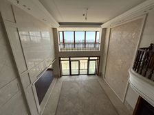 此房是一线江景房,楼层好,视野 采光佳,全亮间