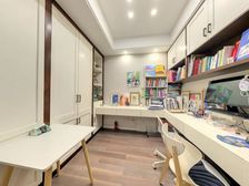 建发泱墅此房为叠拼别墅对中庭,朝南对中庭,采光通风都很好