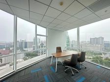 临近地铁口 总部广场 精装修带家具 正对电梯 东西北三面采光