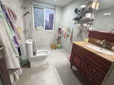 中央公园一组团5室2厅3卫南朝向80.0万元/套出售