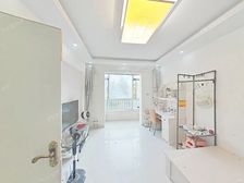 此房户型为2室1厅1卫,建筑面积为82平米,朝向为南。