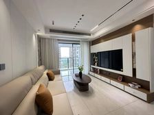 秀湖公园旁 豪装三房 看小区中庭 拎包入住 视野开阔