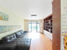 新上飞机三房,小区中间位置,建平未用,看中能谈,看房有钥匙!