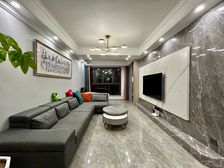 照母山香港置地壹号湖畔。精装大三房 210万 房源保真!