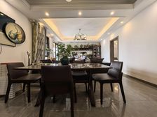 照母山香港置地壹号湖畔。内圈横厅三房 260万 房源保真!