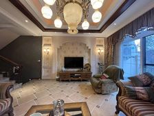 首付50多万买汽博商圈精装联排端头带100多平花园