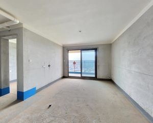 建业伊水东望,三室,全天采光,走一手无多余税费