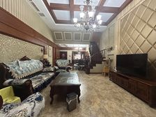 汽博 内圈联排 地上四层 全套房布局 拎包入住 推荐!