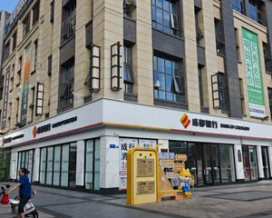 温江新城,年收40万,成都银行8年租约,成熟口岸,通烟道。